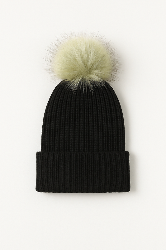 🖤 Black Pom Beanie